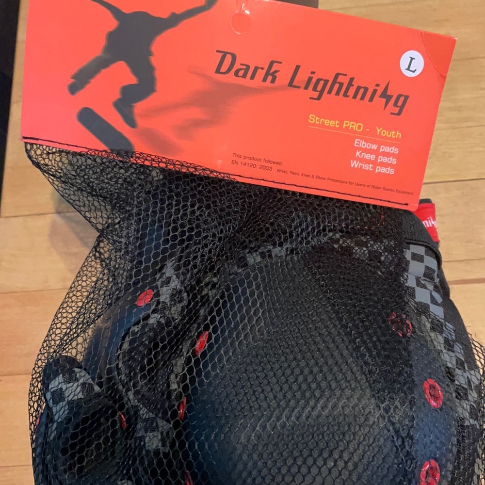 Dark Lightning Street Pro Pad Set,Size L Adult. Black/Checkered/Orange Details.
